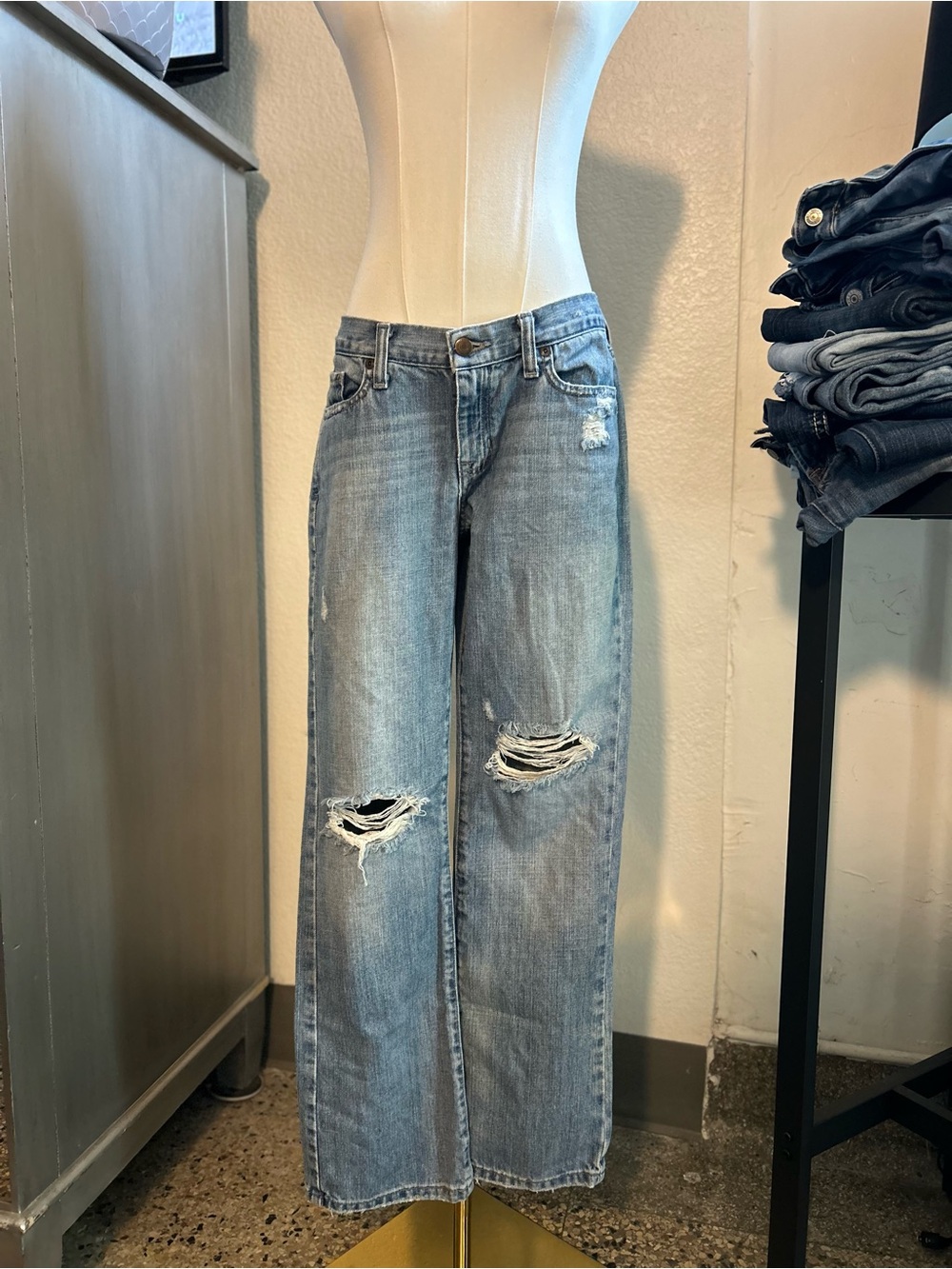 Light Wash Distressed Straight-Leg Jeans with Raw Hem - Picture 3 of 8